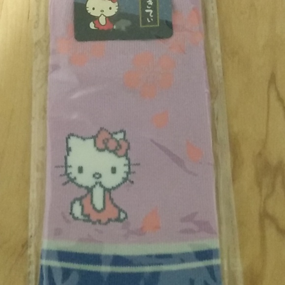 3 pairs Hello Kitty Ladies / Girl Socks - Picture 3 of 10